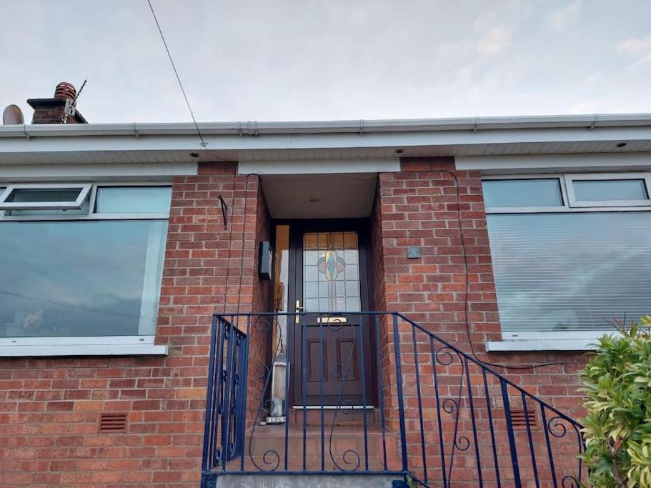 Bellevue Bungalow - Comfortable Home With Amazing Views Belfast Esterno foto