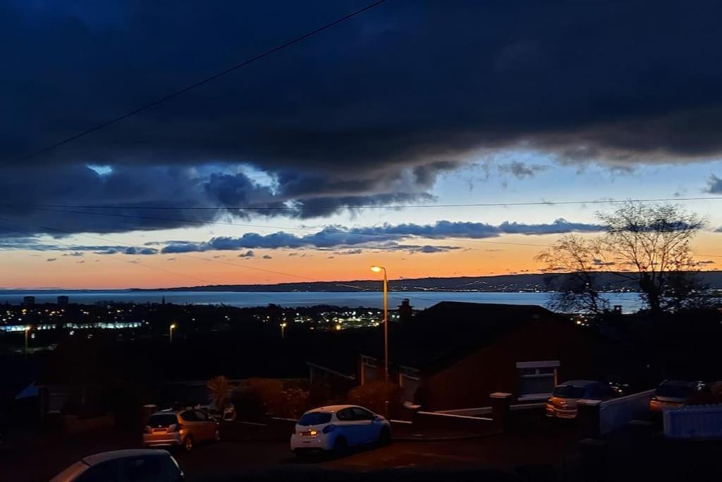 Bellevue Bungalow - Comfortable Home With Amazing Views Belfast Esterno foto