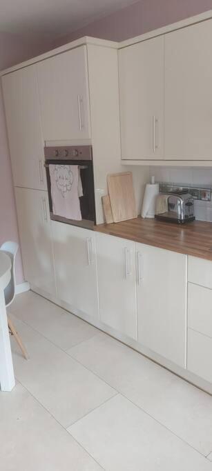Bellevue Bungalow - Comfortable Home With Amazing Views Belfast Esterno foto