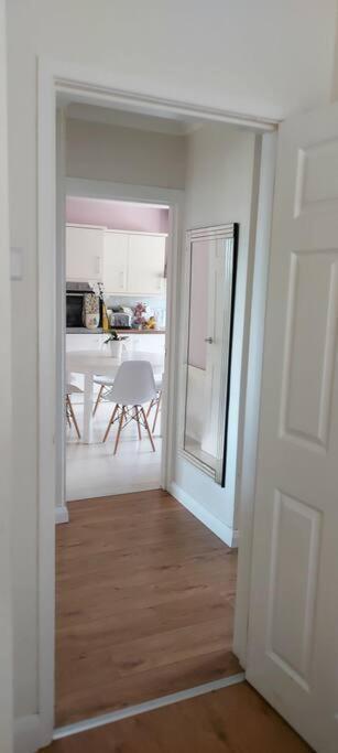 Bellevue Bungalow - Comfortable Home With Amazing Views Belfast Esterno foto